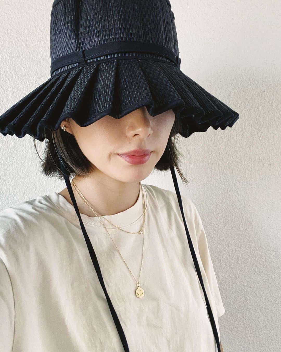 イアリサのインスタグラム：「帽子をかぶると10度も頭の温度が違うらしくて、それを知ったのが今年。 なので今年は帽子をかぶる夏でした。 全然違ったわ。 . この帽子コンパクトになるからおすすめ。旅行にも絶対いい帽子。もう夏終わるけど...」