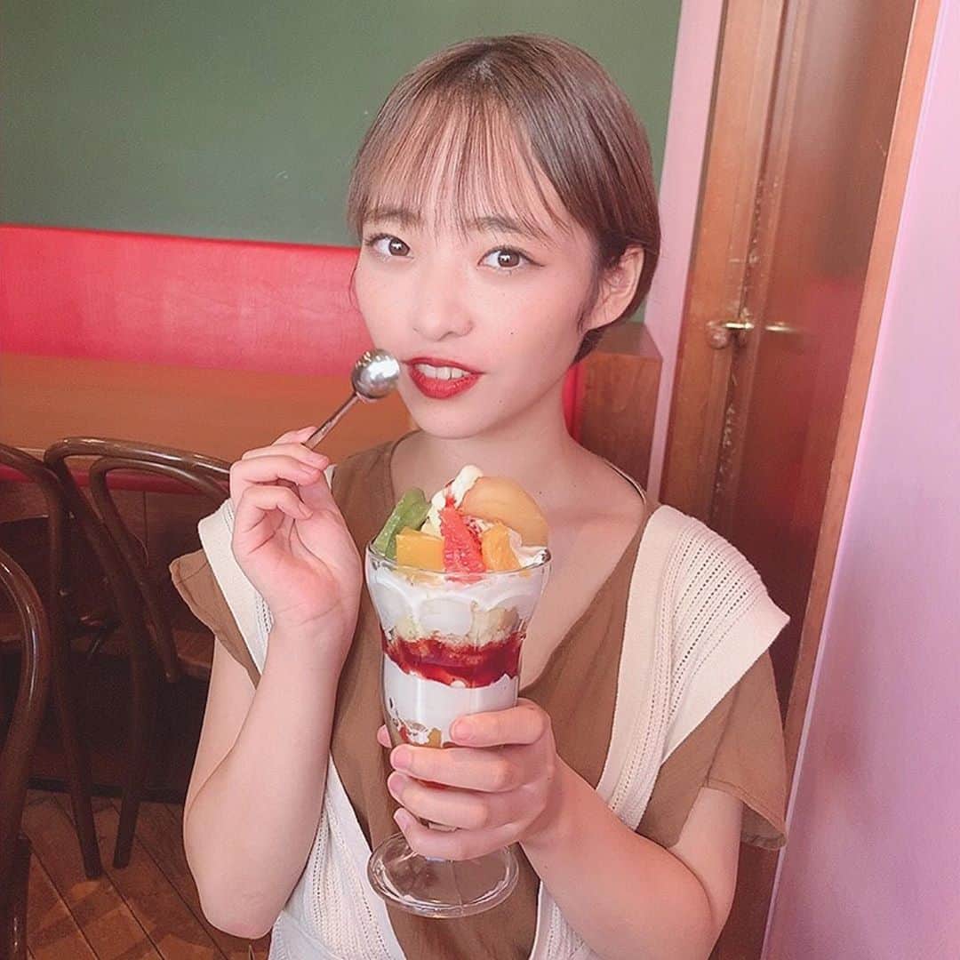 のインスタグラム：「みなさんこんにちは🌞  お昼ご飯は食べましたか？？ 私はカレーライスだよ🍛🥄 ちゃんと言うと夏野菜のダブルカレー🍛  8月も今日で終わりだよ！  はやいな〜🤔  私は新しいバイトを始めてみたり、 色々と環境が少し変わった8月でした🍉🍧🐳  慣れないことが続く毎日ですが、 私らしく明るく楽しく乗り越えて行けたらよいなと思っております😊  これからも私らしく頑張っていけたらいいな😊  ぜひ応援してくれると嬉しいです🥰  それでは、またね👋  #ミス東洋　#ミスコン　#ショートヘア　#ショートカット　#ミニボブ #instagram #instalike #instagood  #ファッション #コスメ #コスメ好きさんと繋がりたい  #ootd #今日のコーデ #透明感 #SnowMan #すの担さんと繋がりたい #SnowMan担さんと繋がりたい#じゃにおたさんと繋がりたい#お洒落なジャニヲタさんと繋がりたい #お洒落なすの担さんと繋がりたい #向井康二担と繋がりたい#いいね#いいね返し#相互フォロー#面白くなりたい　#世界一面白いミス」