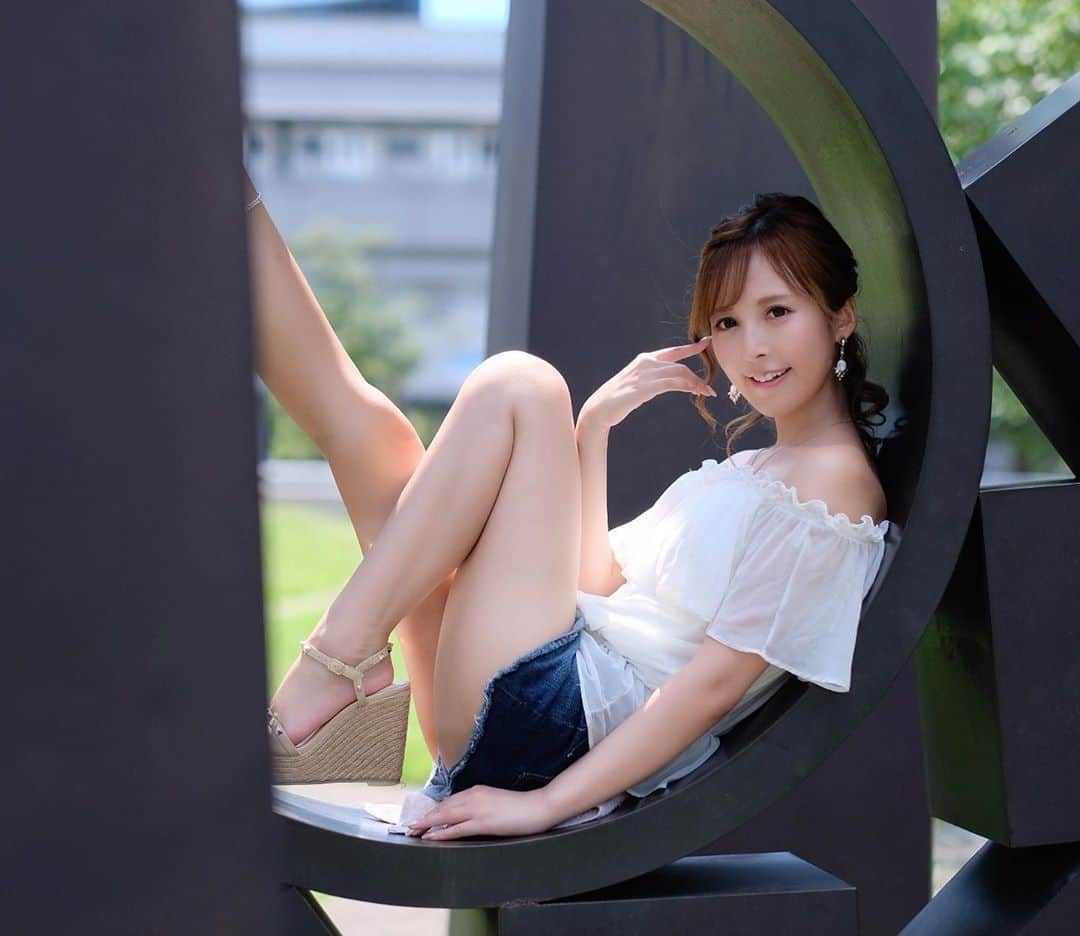 葵井えりかのインスタグラム：「昨日も撮影会ありがとうございました✨屋外個撮は久々！8月は撮影会たくさん、PVイベント、 推しごとたくさんありがとうございました(*´꒳`*)いつも感謝しています！ 体調に気をつけて、9月も頑張ります☀️ #portrait#葵井えりか#fm」