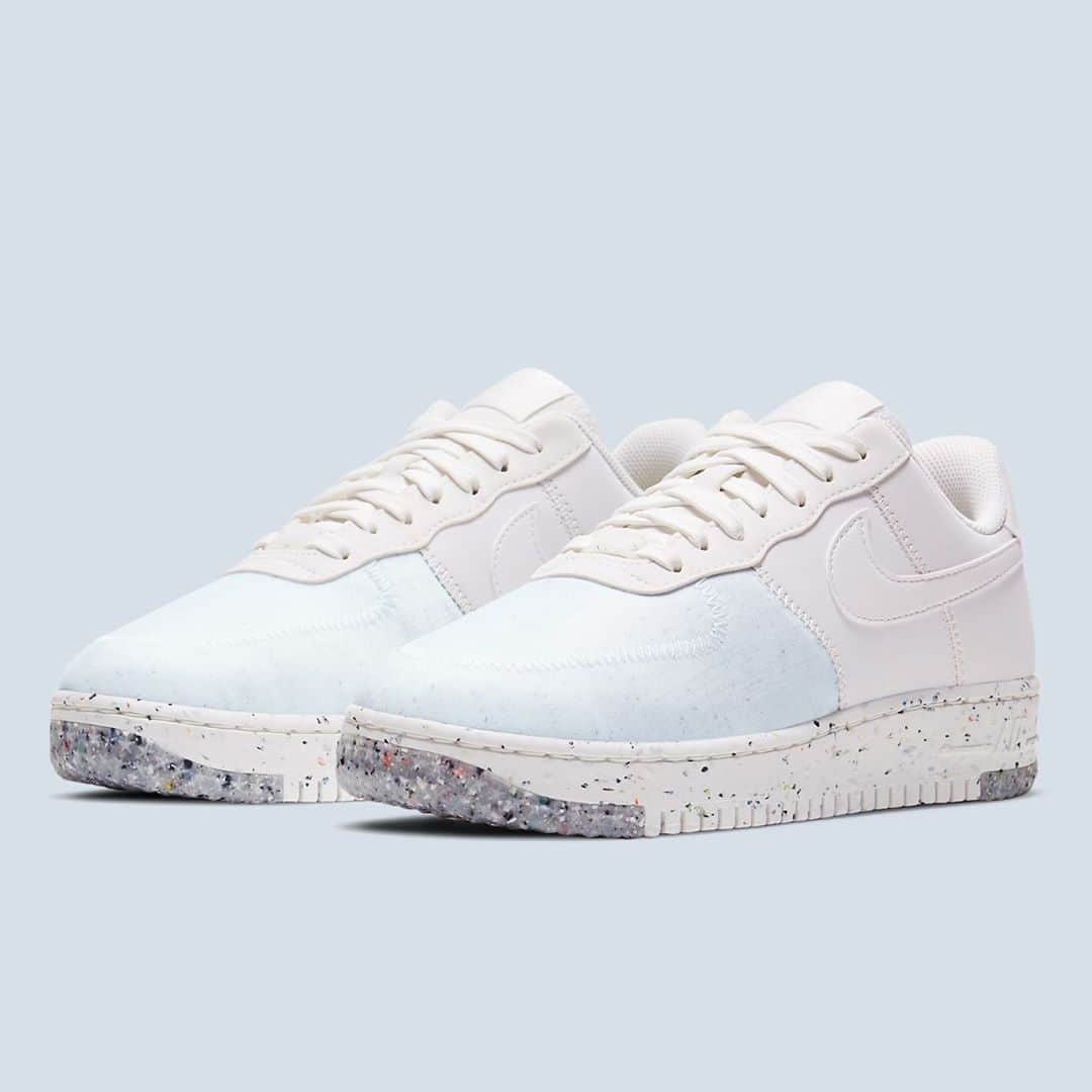 Sneaker Newsさんのインスタグラム写真 - (Sneaker NewsInstagram)「Nike's attractive Crater Foam remake of the Air Force 1 arrives in a Summit White colorway. This angelic hue pairs awfully well with the light blue forefoot as well as the specks of grind rubber on the outsole. Link in bio to get a closer look.」8月31日 15時01分 - sneakernews