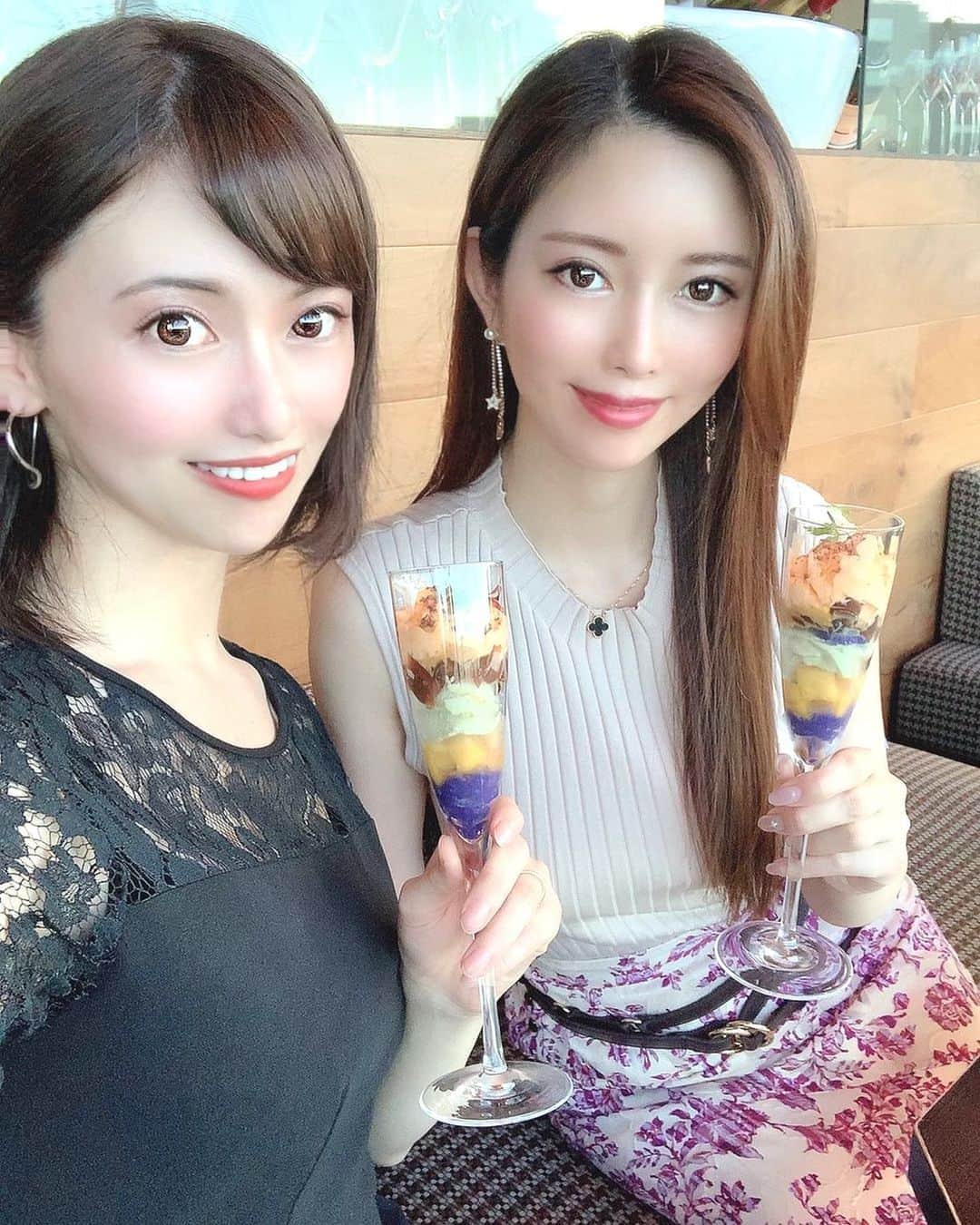 さわいえりさんのインスタグラム写真 - (さわいえりInstagram)「貰った写真✨  ほぼ毎週会ってるのに、 毎回よくこんなに喋ることあるなぁと思う🙄笑 話が尽きない！  昨日楽しすぎた💓  改めて載せます♩ ・ ・ ・ ・ ・ ・ ・ ・ ・ ・ #神楽坂#神楽坂フレンチ」8月31日 15時01分 - beauty_eri7