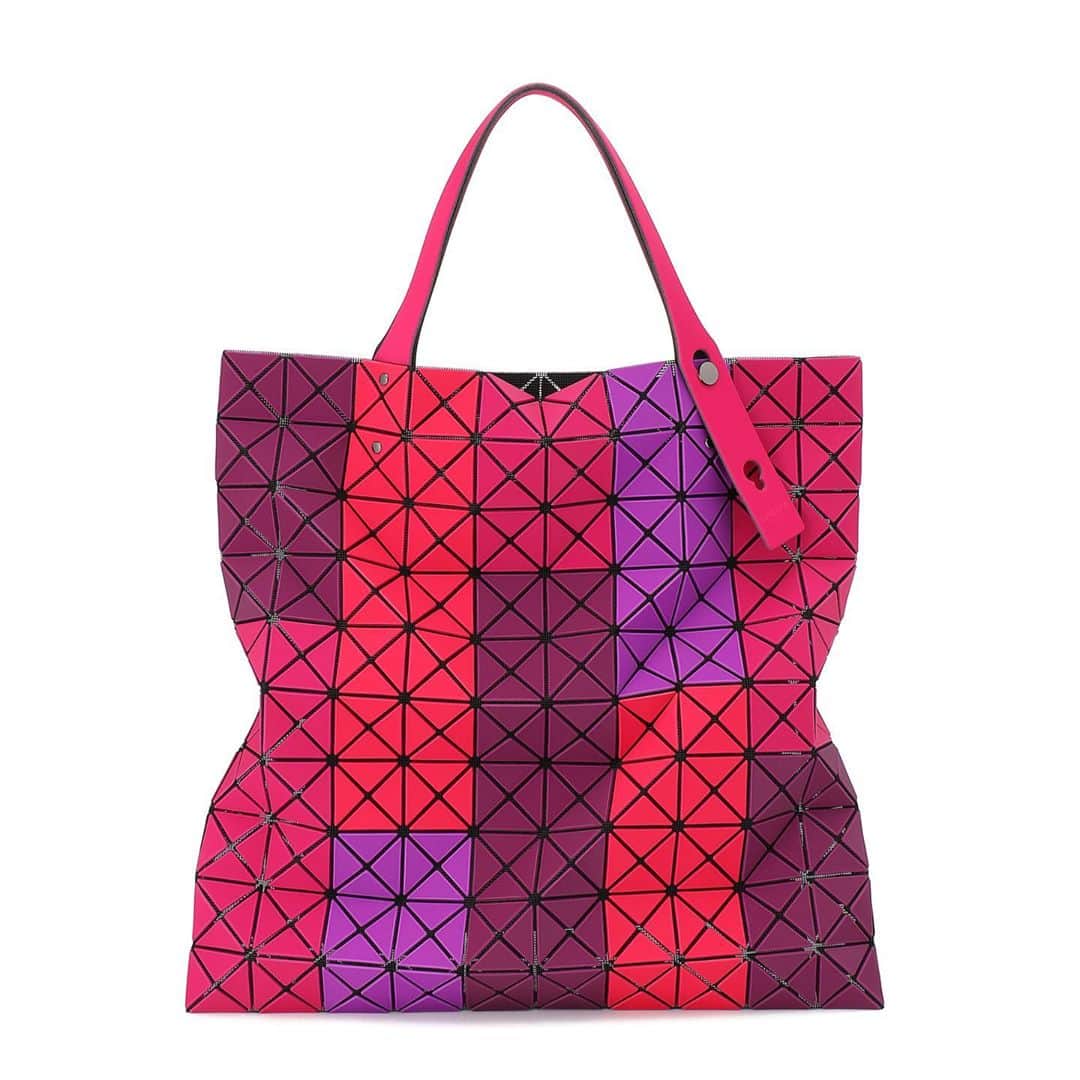 BAO BAO ISSEY MIYAKE Official Instagram accountさんのインスタグラム写真 - (BAO BAO ISSEY MIYAKE Official Instagram accountInstagram)「【NEW ITEM】PRISM FROST  RELEASE MONTH September, 2020 ※By country RELEASE MONTH may be different.  #baobaoisseymiyake #baobao #isseymiyake #tote #prismfrost」8月31日 15時10分 - baobaoisseymiyake_official