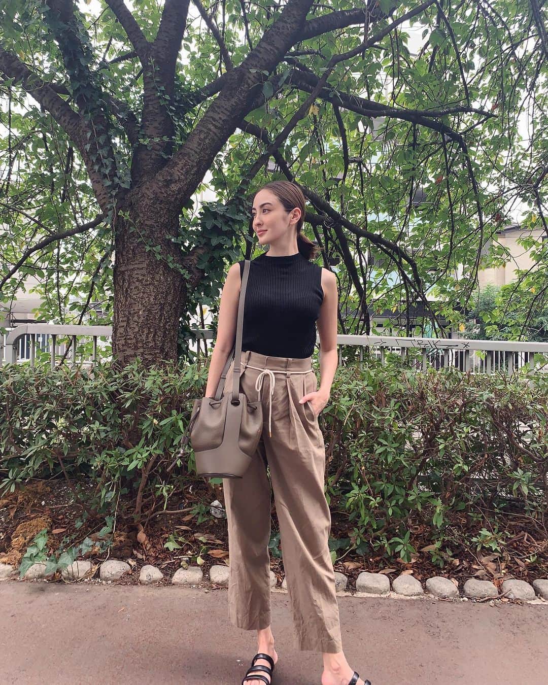 オードリー亜谷香のインスタグラム：「🟫⬛️⬜️Earth Colors 🟫⬛️⬜️」