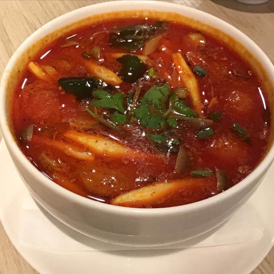 のインスタグラム：「タイ料理久しぶり食べた　  #thailand #ต้มยำกุ้ง #タイ料理　#タイ #トムヤムクン」