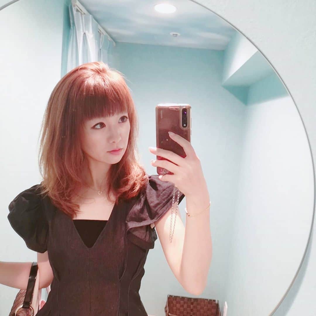 中島彩のインスタグラム：「お肌管理💕 @81clinic でレーザートーニング続けています✨ 肝斑治療目的ですが、トーンアップ、ハリ、しみやそばかすにも効果的💕 ダウンタイムなしで直後からメイクも可能😘 お買い物前にクリニック立ち寄ることができるのも嬉しい❤️  @81clinic #美容クリニック　#レーザートーニング　#アンチエイジング　#エイジングケア #肝斑　#肝斑治療 #トーンアップ　#シミケア #シミ取り #美容皮膚科」