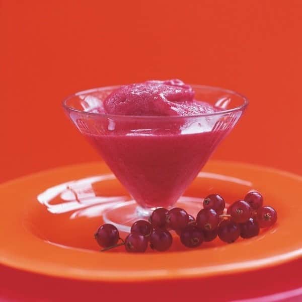 ナイジェラ・ローソンさんのインスタグラム写真 - (ナイジェラ・ローソンInstagram)「It’s grey outside, but #recipeoftheday should brighten things up: it’s Redcurrant Slush Sorbet. .  To get the recipe, click on link in bio. And to do that, tap on my name, which will take you to the page that has a link on it that says “nigella.com/instagram”. When you click on that link, it will take you to a page of photographs. Click on the picture in question and it will give you the recipe!  . Photograph by @petrinatinslay」8月31日 15時22分 - nigellalawson