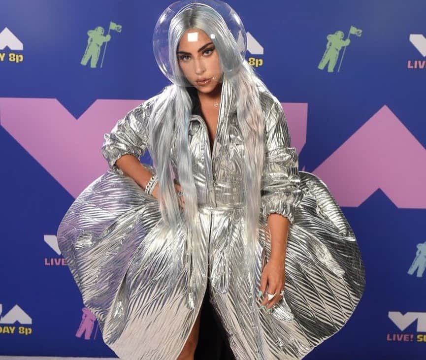 Good Morning Americaさんのインスタグラム写真 - (Good Morning AmericaInstagram)「YAS GAGA! @ladygaga stole the show Sunday night at the 2020 virtual @mtv @vmas serving mask on mask on mask!   Link in bio for more! #VMAs   📸: Getty Images」8月31日 15時22分 - goodmorningamerica