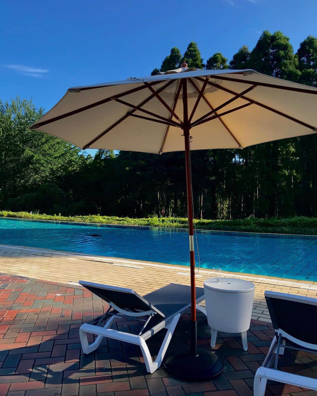 太田エイミーのインスタグラム：「☀️& 🍔 @grandvaux_spa_village」