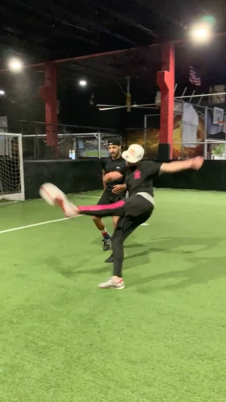 ショーン・ガルニエのインスタグラム：「Never see before ? 🤪🤣😃🔝」