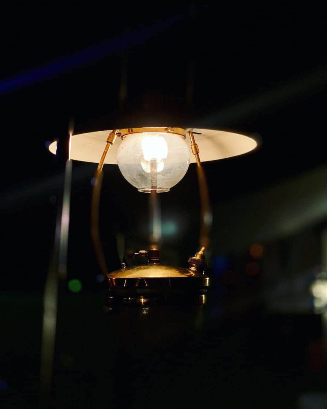 林俊傑さんのインスタグラム写真 - (林俊傑Instagram)「Lights up finally. 終於把你點起來了。  #tilleylamp #汽化燈」9月1日 1時00分 - jjlin