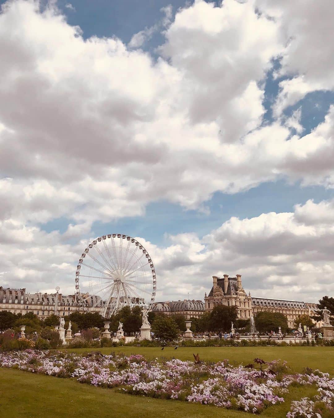 イザベル・グラールさんのインスタグラム写真 - (イザベル・グラールInstagram)「Jardin des Tuileries ❤️」9月1日 1時07分 - izabelgoulart