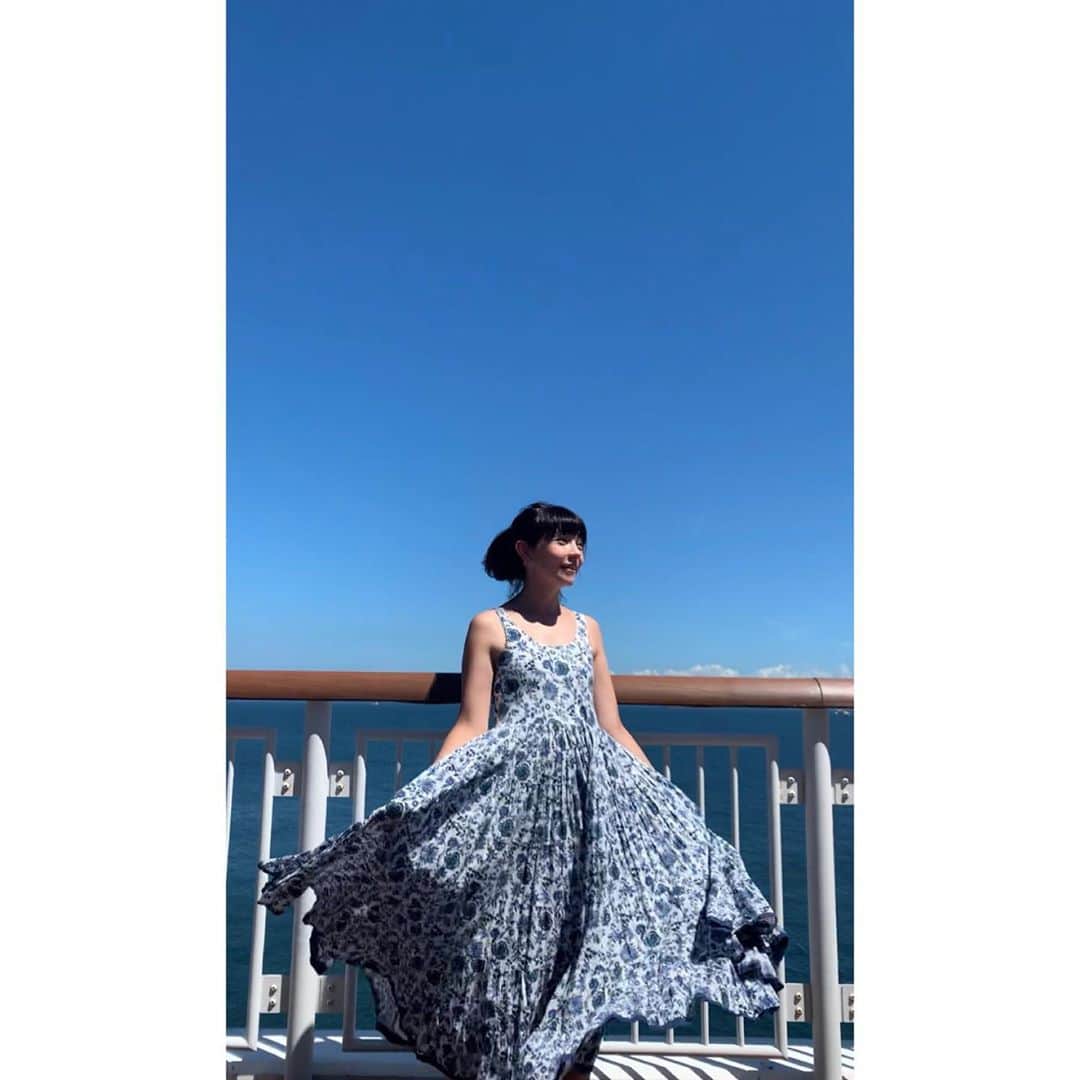 鴻上久美子さんのインスタグラム写真 - (鴻上久美子Instagram)「青い空青い海🌊  #海」9月1日 1時11分 - kumikougami