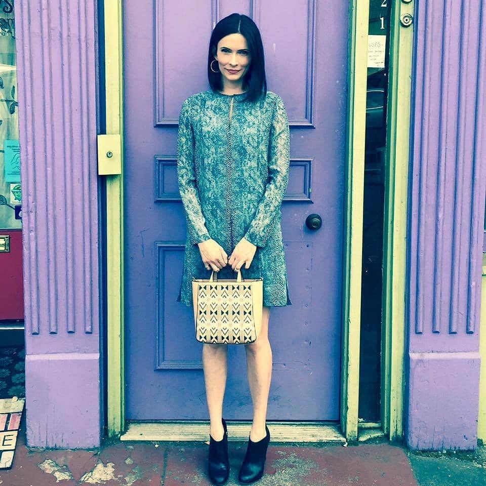 ビッツィー・トゥロックのインスタグラム：「Facebook memories - 5 years ago today. I had just chopped my hair off to play Eve on #Grimm #portland 💞」