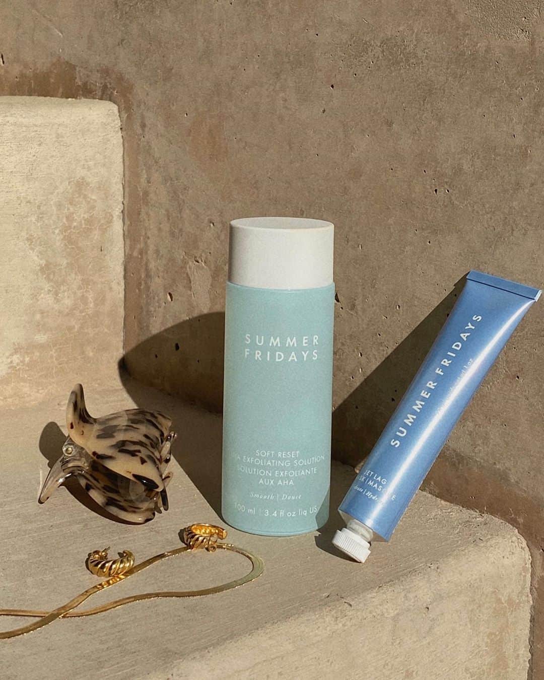 Marianna Hewittのインスタグラム：「have you tried @summerfridays soft reset yet or are you planning on getting it? would love to hear what you think so far ☺️ #youronlysolution」