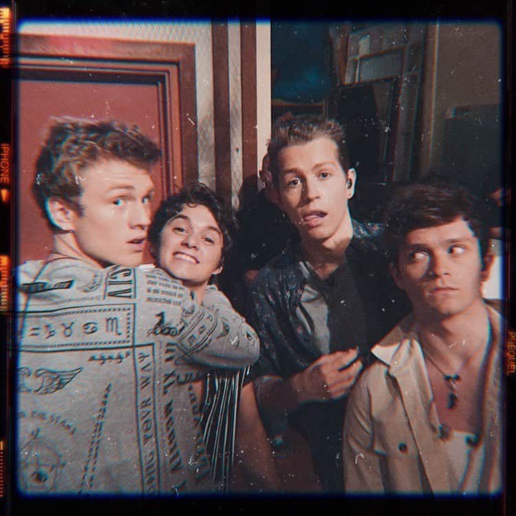 コナー・ボールのインスタグラム：「I guess they are the lights in the darkness ✨  . . . #thevamps #bradleywillsimpson #tristanevans #jamesmcvey #connorball」