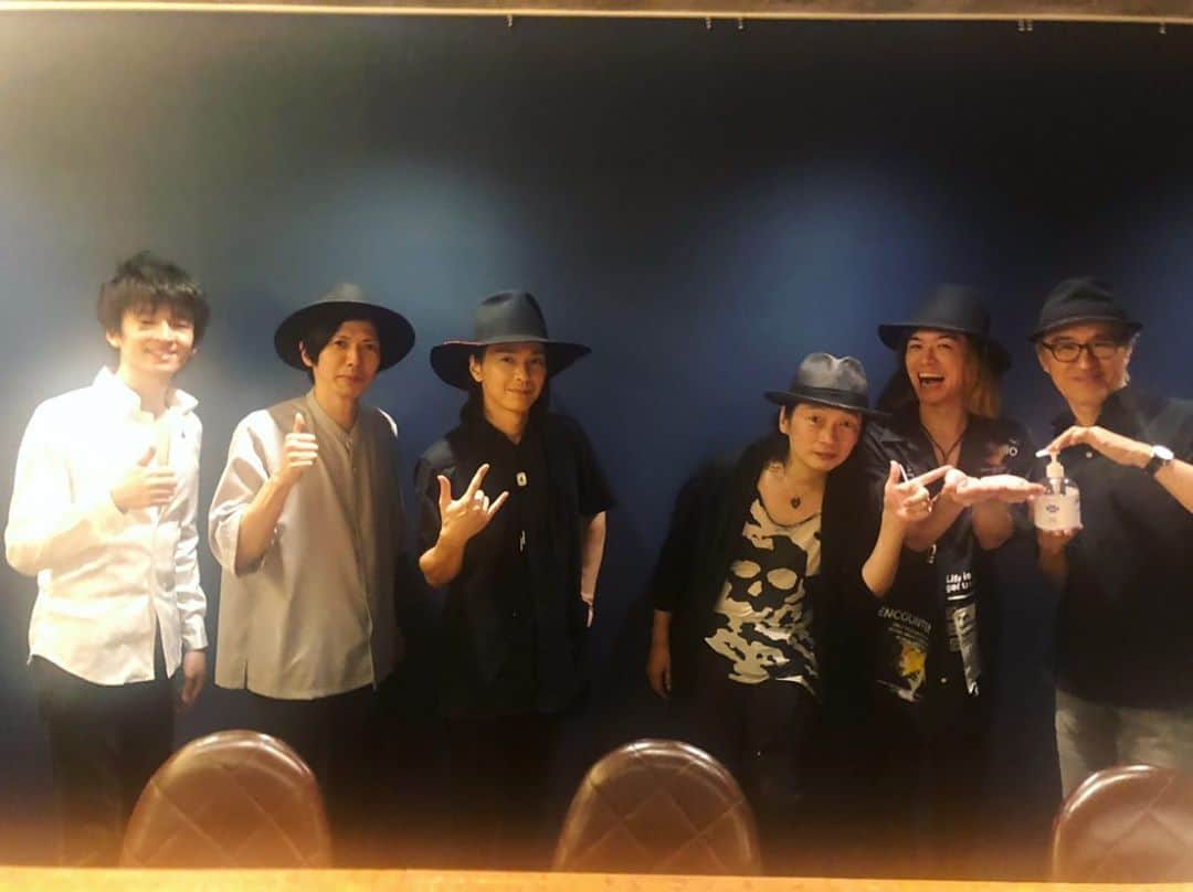 増崎孝司のインスタグラム：「8年目のBeing Guitar Summit、今年は東京公演の2daysのみとなりましたが、無事に終わりました。 観に来てくれた皆さん、そして生配信ライヴを視聴していただいた方々、そしてそしてブルーノート東京のスタッフの皆さんと関係者の皆さん、本当に有り難うございました。 音楽は本当に素晴らしい… そんな風に思えた夏の締めくくりでした。 アーカイブ配信もありますので、終演後直後の楽屋トークも含めて楽しんで貰えれば嬉しいです。  BGS、また来年演れると良いな😊 #beingguitarsummit #bluenotetokyo #instrumentalmusic  #今年はまだまだギターインスト行くよ」
