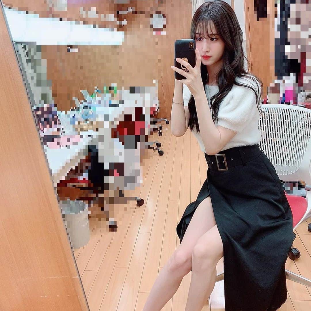 TBS「ビジネスクリック」さんのインスタグラム写真 - (TBS「ビジネスクリック」Instagram)「🌻本日の衣装🌻  #resexxy の衣装でした💓💓  白✖️黒の大人っぽい配色と スリットがかわいいです🌺🌺  #ビジネスクリック #ビジクリ #TBS #月曜キャスター #阿部菜渚美」9月1日 1時26分 - business_click