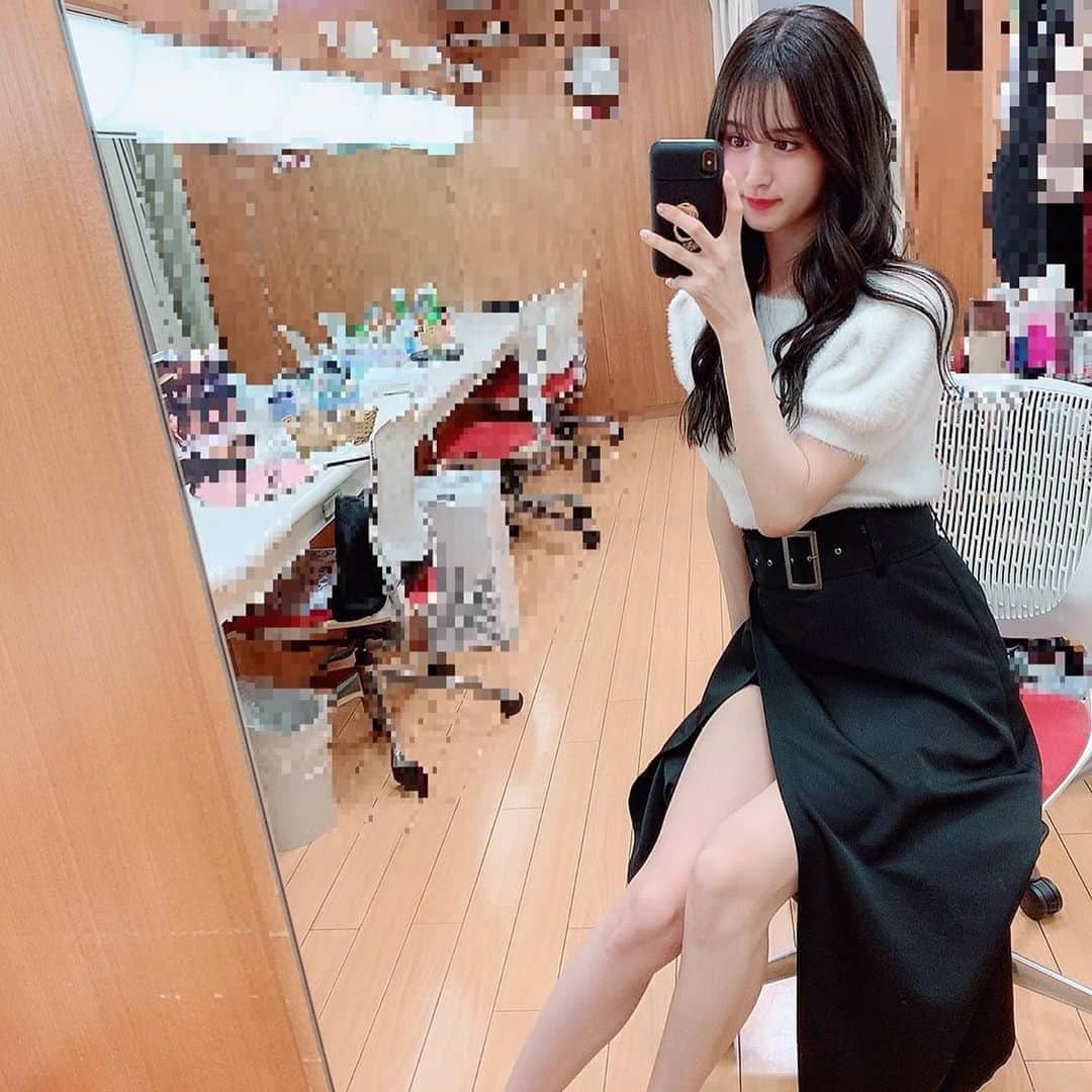 TBS「ビジネスクリック」さんのインスタグラム写真 - (TBS「ビジネスクリック」Instagram)「🌻本日の衣装🌻  #resexxy の衣装でした💓💓  白✖️黒の大人っぽい配色と スリットがかわいいです🌺🌺  #ビジネスクリック #ビジクリ #TBS #月曜キャスター #阿部菜渚美」9月1日 1時26分 - business_click