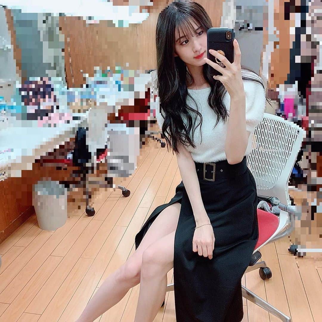 TBS「ビジネスクリック」さんのインスタグラム写真 - (TBS「ビジネスクリック」Instagram)「🌻本日の衣装🌻  #resexxy の衣装でした💓💓  白✖️黒の大人っぽい配色と スリットがかわいいです🌺🌺  #ビジネスクリック #ビジクリ #TBS #月曜キャスター #阿部菜渚美」9月1日 1時26分 - business_click