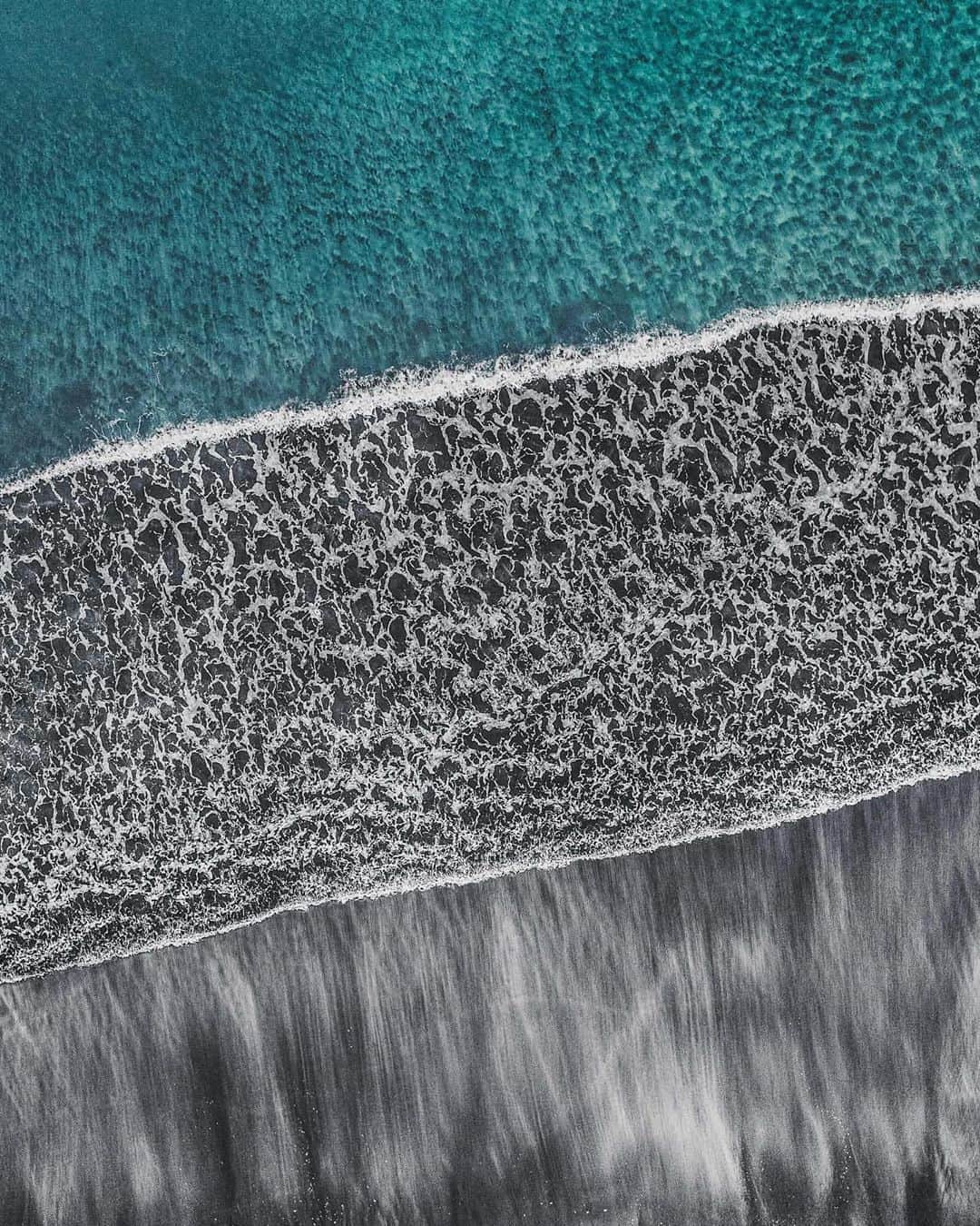 PolarProさんのインスタグラム写真 - (PolarProInstagram)「Photo of the Day: Layers of the sea  Shot on #DJI #Mavic2Pro #CinemaSeries 📸: @abstractaerialart」9月1日 1時31分 - polarpro