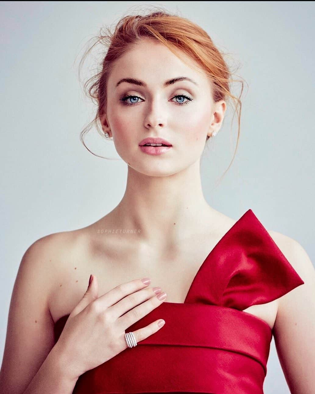 ソフィー・ターナーさんのインスタグラム写真 - (ソフィー・ターナーInstagram)「Throwback! @sophiet ❤️」9月1日 1時31分 - sophieturner