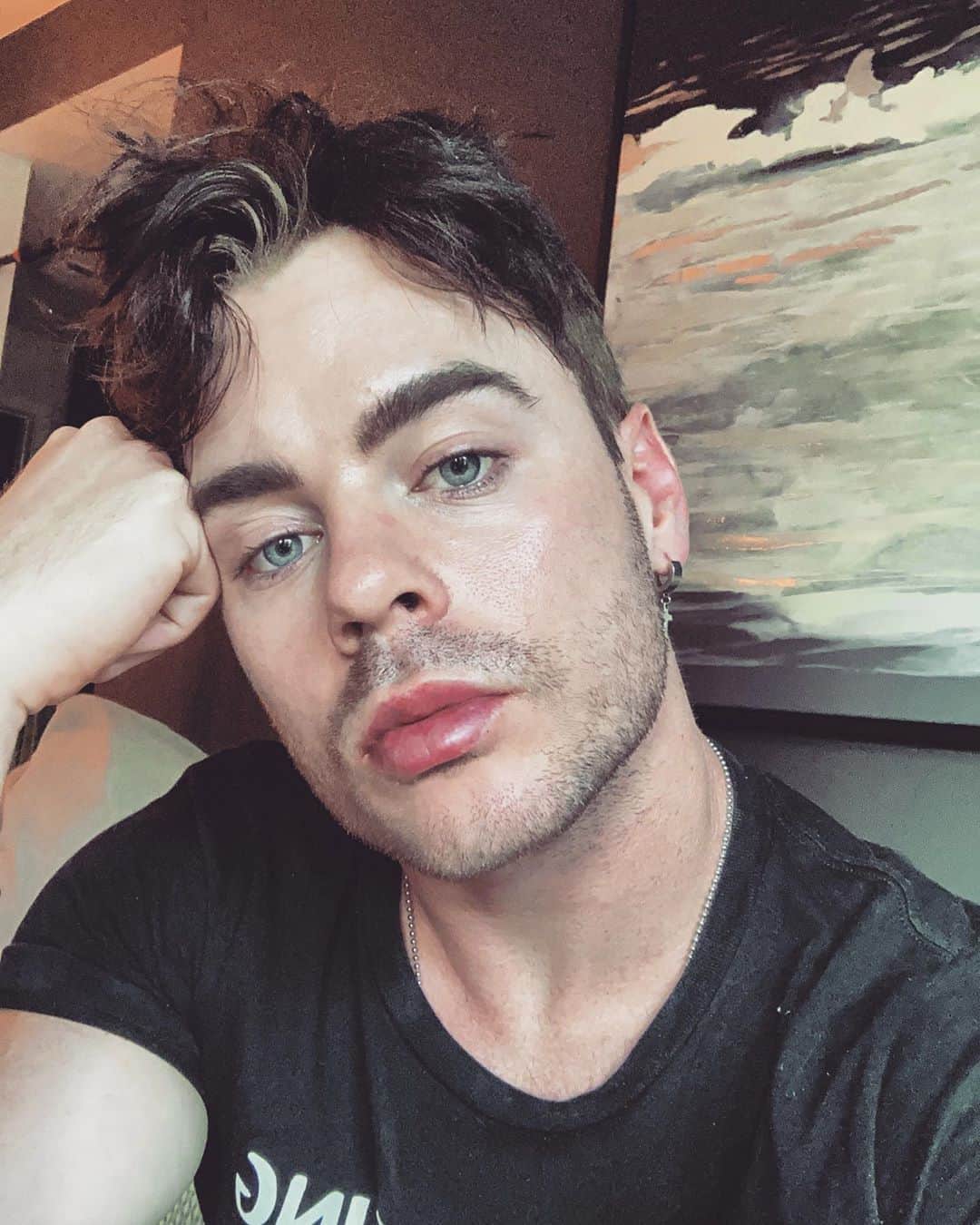 レオン・エルスのインスタグラム：「Monday」