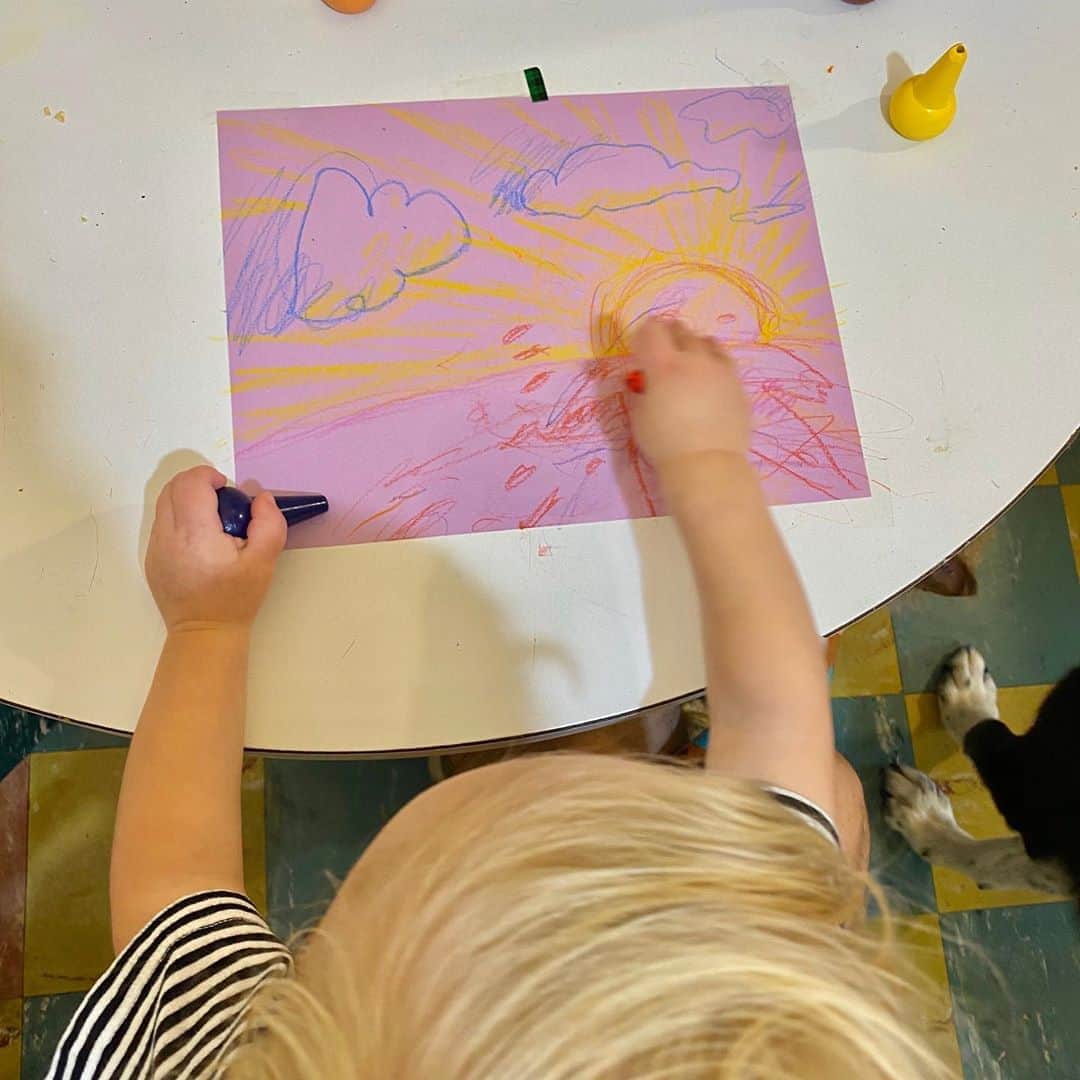ウェイン・コインさんのインスタグラム写真 - (ウェイン・コインInstagram)「Baby Bloom ( with a some help from me) gettin better and better at making little color drawings.. he thought this one should be called .. Marshmallow Astronaut Sunset Head... ha!!! I said .. “ yeah .. I agree”...  “ nice title” #flaminglips #theflaminglips #myfamilyfirstmymusicsecondiamthird」9月1日 1時36分 - waynecoyne5