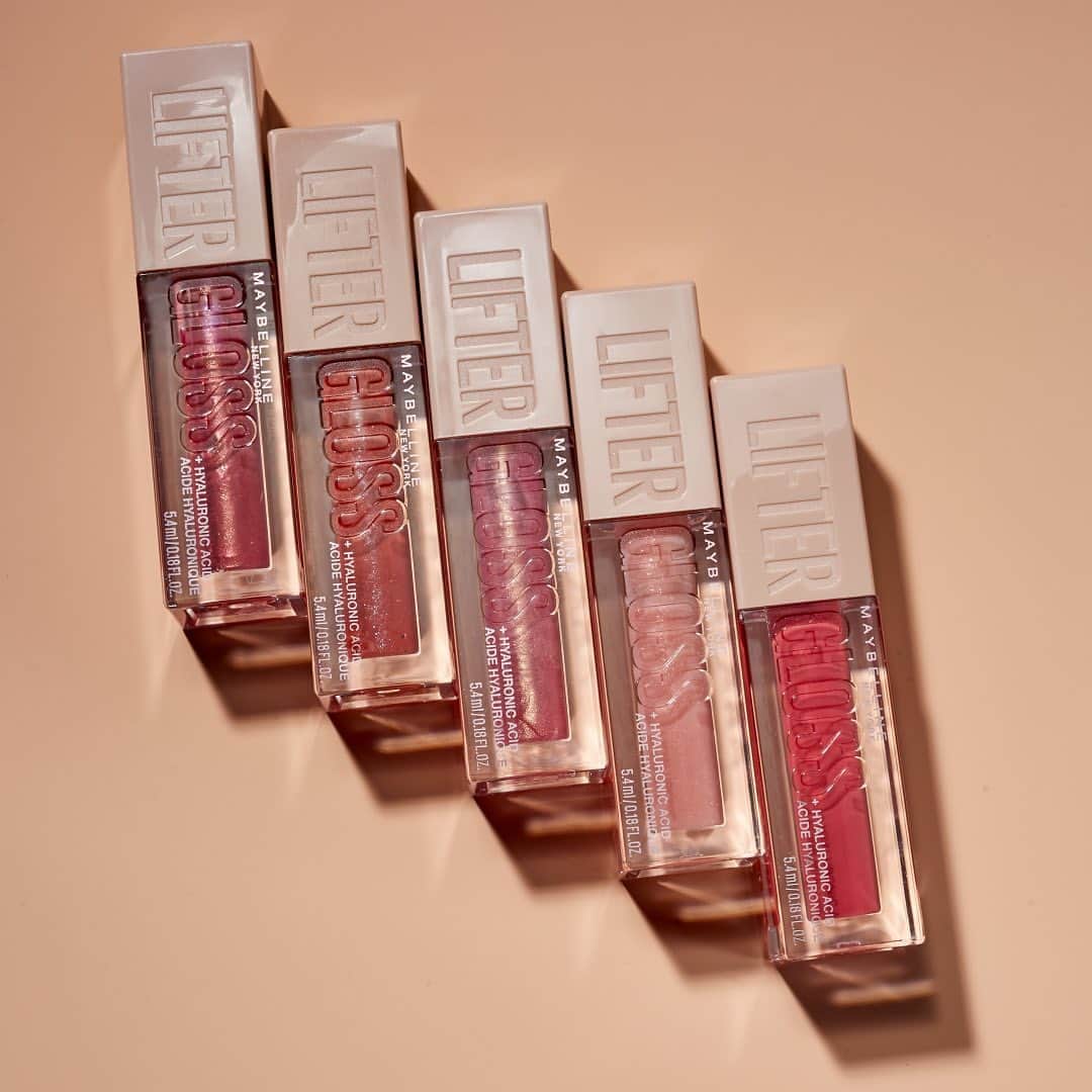 Maybelline New Yorkさんのインスタグラム写真 - (Maybelline New YorkInstagram)「Your lips new BFF! 😍 Did you know we have 5 exclusive #liftergloss shades only @cvs_beauty? 👀 Get high-shine glossy lips all while keeping them hydrated with these hyaluronic acid infused glosses! From left to right: ‘ruby’, ‘sand’, ‘brass’, ‘opal’, and ‘heat’. Tap to shop!」9月1日 1時49分 - maybelline