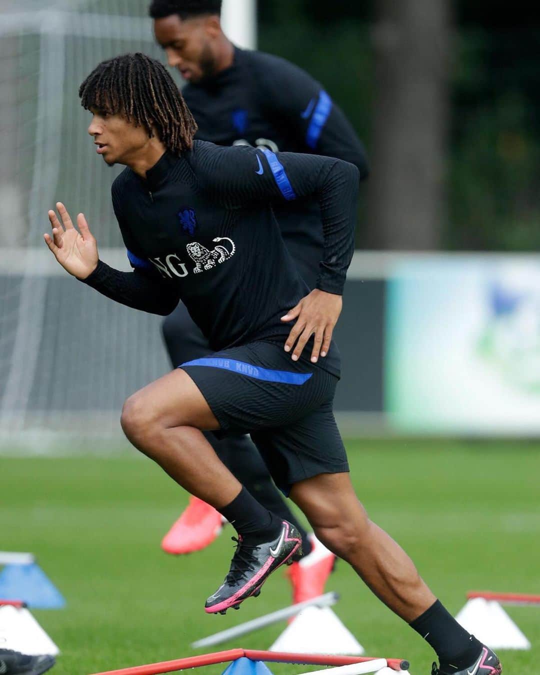 ナタン・アケのインスタグラム：「It’s good to be back🦁🔥」