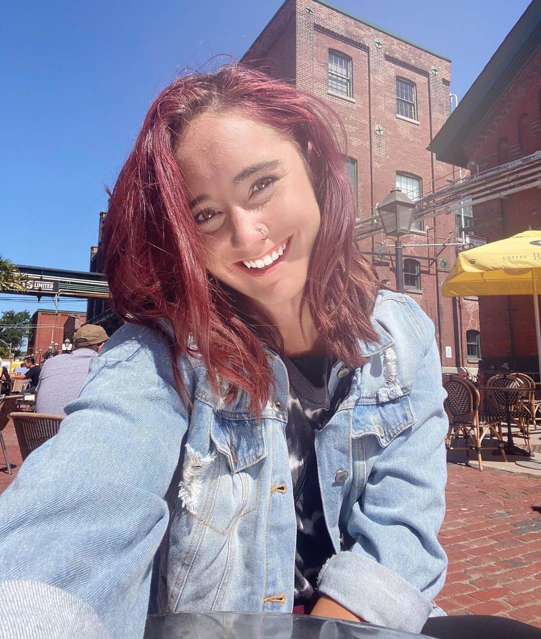 ケイトリン・オズモンドのインスタグラム：「I’m all smiles today over the simplest things.  • • My return to skating hasn’t been pretty.  I fall a lot, my muscles are killing me, and things that I could do in my sleep since I was 15 years old have been feeling close to impossible. Skating has felt foreign to me for quite a while now. I randomly panic going into jumps, feeling dizzy and unfocused. I often lose connection with my body and have no control over what is happening. But today I did something that felt insanely natural. As the people on the ice with me were landing triple axels and quads, I landed one of my first triple toes in a long time. I’ve been landing those for more than a decade but my relief and joy of landing it again felt like winning a competition. It felt like I was remembering a part of myself.  • • Enjoy the little things. No matter what it is, if you feel good, celebrate it. Take pride in what you do.  • • • #mondaymotivation #mondayjoy #figureskating #simplethings @jackson.ultima @guardogskate」