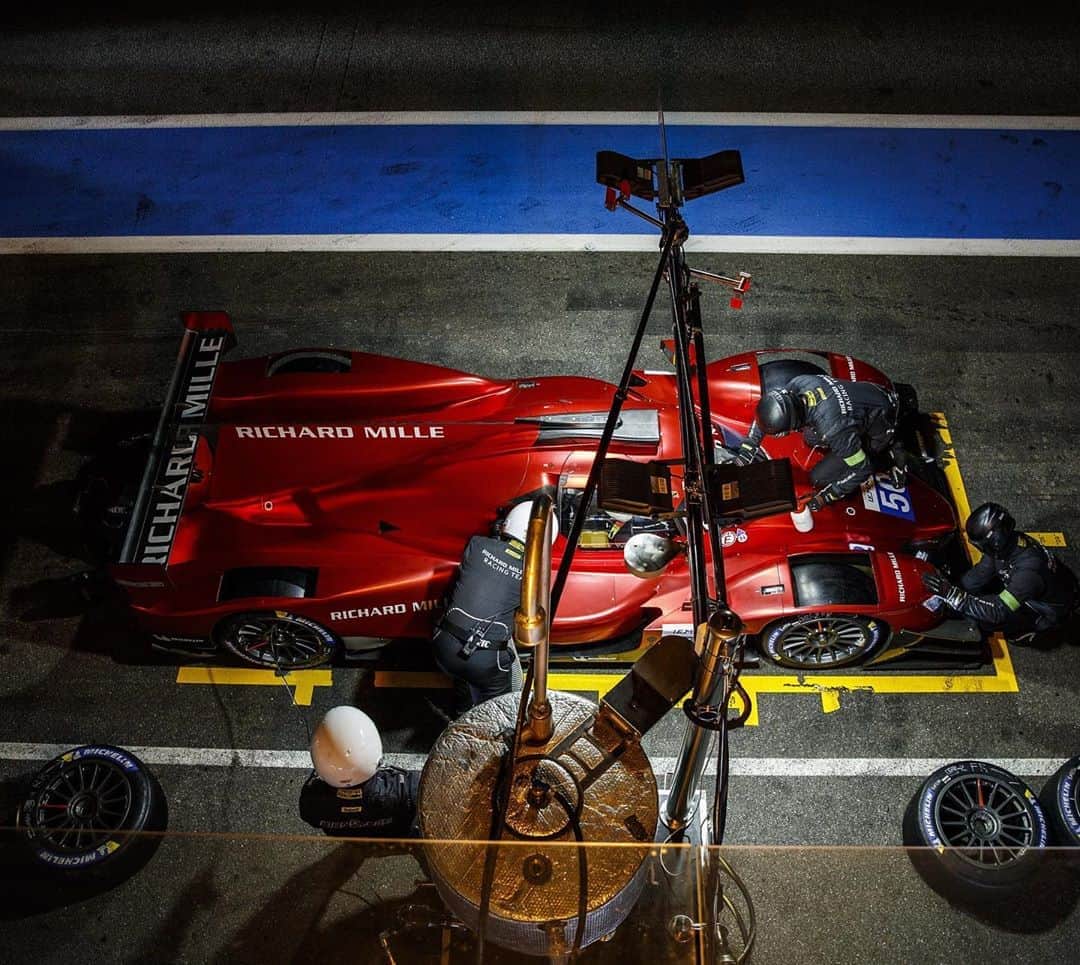 のインスタグラム：「First endurance race ✅  First pit stop ✅  First night race ✅  First time in a race car >2h ✅  _____ Ticked so many boxes last weekend at Le Castellet 🇫🇷 And I didn’t feel so home like during the night sessions 🙏🏽 That’s definitely one of more favourite things to do from now on! The feeling I had there was really close to beat the feeling when driving through the streets of Macau! 🏁💨 📸 x @boniphoto  #sophia #sophia99 #racegirl #racing #changeagent #motorsport #elms #lemans #richardmille #night」