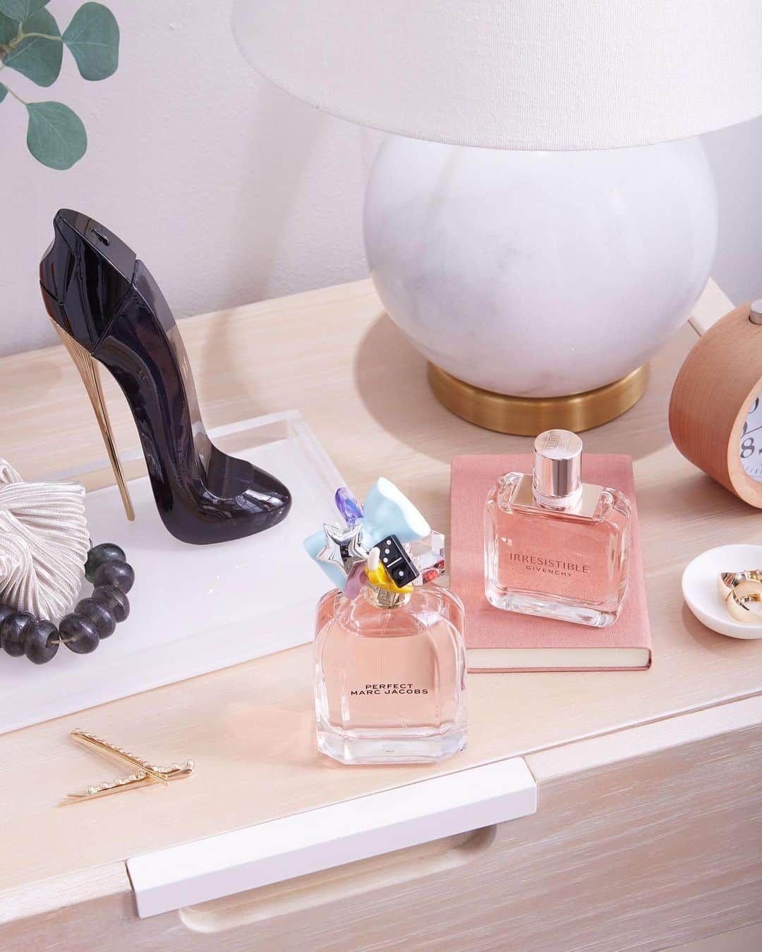 Macy'sさんのインスタグラム写真 - (Macy'sInstagram)「With over 250 scents to choose from, it’s easy to find that little pick-me-up.」9月1日 2時04分 - macys
