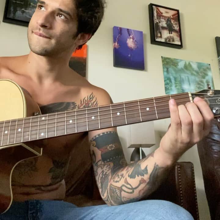 タイラー・ポジーのインスタグラム：「Song writing process. First you suck. Then you suck on record.」