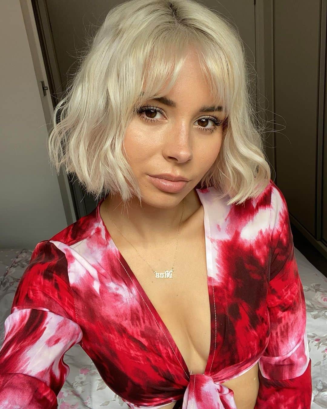 ニーナ・ネスビットのインスタグラム：「*makes an effort for the 4th time this year* lol」