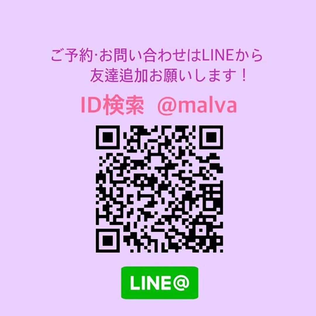 nailsalon malva（ネイルサロンマルヴァ）さんのインスタグラム写真 - (nailsalon malva（ネイルサロンマルヴァ）Instagram)「※malvaではお客様1人﻿1人ご来店ごとにシーツを毎回変えさせていただいております☺️⠀ ﻿何時にご来店いただいてもオープン1番目のお客様と同じ環境です💡⠀ ⠀ ⠀ まつげカール上のみ💓 ⠀ 短めの方も長めの方も、 毛質に合わせてしっかり立ち上げていきます✨ ⠀ 汗をかいてもよれない24hパッチリカールです⤴️⠀  〜𝐬𝐰𝐢𝐩𝐞で動画もご覧ください〜⠀ ⠀ ♥ ♥ ♥ ♥ ♥ ♥ ♥ ♥ ♥ ♥ ♥ ♥ ♥⠀ ⠀ 𝐧𝐚𝐢𝐥𝐬𝐚𝐥𝐨𝐧 𝐦𝐚𝐥𝐯𝐚⠀ ⠀ ⠀ ご予約・お問い合わせ⠀ LINEからお願いします⠀ LINE ID→《@malvaで検索🔍》⠀ ⠀ まつげメニュー・料金表は⠀ プロフィールにある⠀ HPからご覧ください✯*･ :.｡⠀ ⠀ ⠀ #malvaアイラッシュ#アイラッシュ#malva#マツエク#まつえく#メイク#美容#eyelashes#eye#まつげエクステ#まつエク#nail#eyelash#アイリスト#アイメイク#ネイル#beautysalonmalva#アイリスト募集#makeup#まつ毛カール#まつげカール#beauty#fashion#cosmetics#まつげ美容液#春メイク#エニシーグローパック正規取扱店#エニシーグローパック #リアムール正規取扱店#エキスパートローション」9月1日 2時18分 - malva_nail