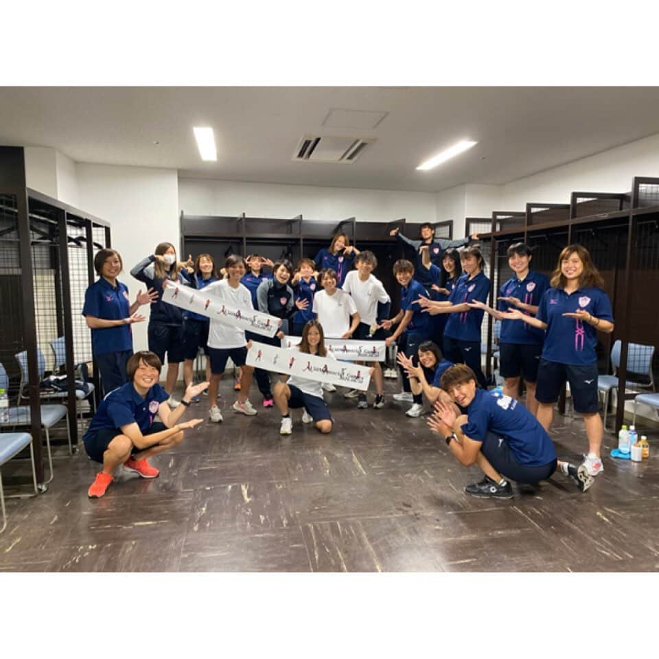 南野亜里沙のインスタグラム：「⭐︎⭐︎⭐︎ はる㊗️150試合達成🎉 まなさん㊗️はぴば🎂 2人の誕生日とメモリアルゲームを勝ってお祝い出来て良かったです! まつ、さくさんナイッシュー⚽️ ご協力いただいたみなさんありがとうございました!☺️  #ノジマステラ神奈川相模原  #川島はるな #中野真奈美 #pitchfairy」