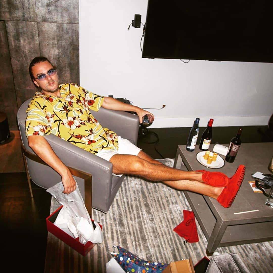 Showtekのインスタグラム：「Birthday vibes , thanks for all the love, got some great presents 🎁.」