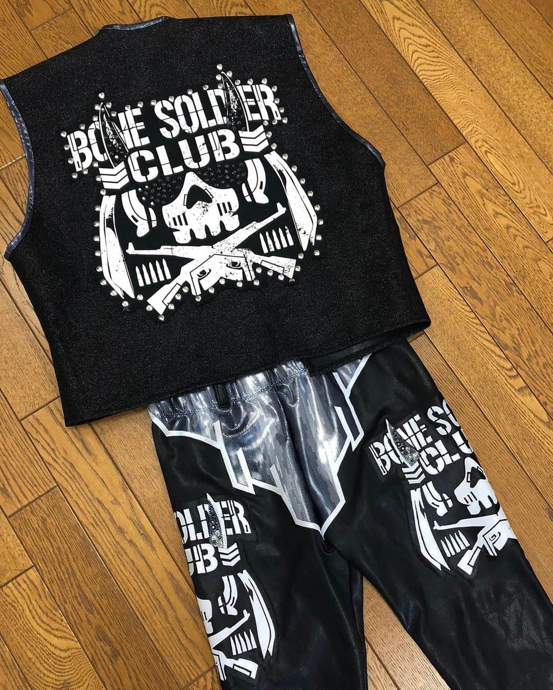 石森太二さんのインスタグラム写真 - (石森太二Instagram)「New Gear. Special thanks to @solluna.hayashi   #njsst #bulletclub #bonesoldier #bonesoldierclub #taijiishimori #iwgpjrheavyweightchampionship」8月31日 17時48分 - taijiishimori