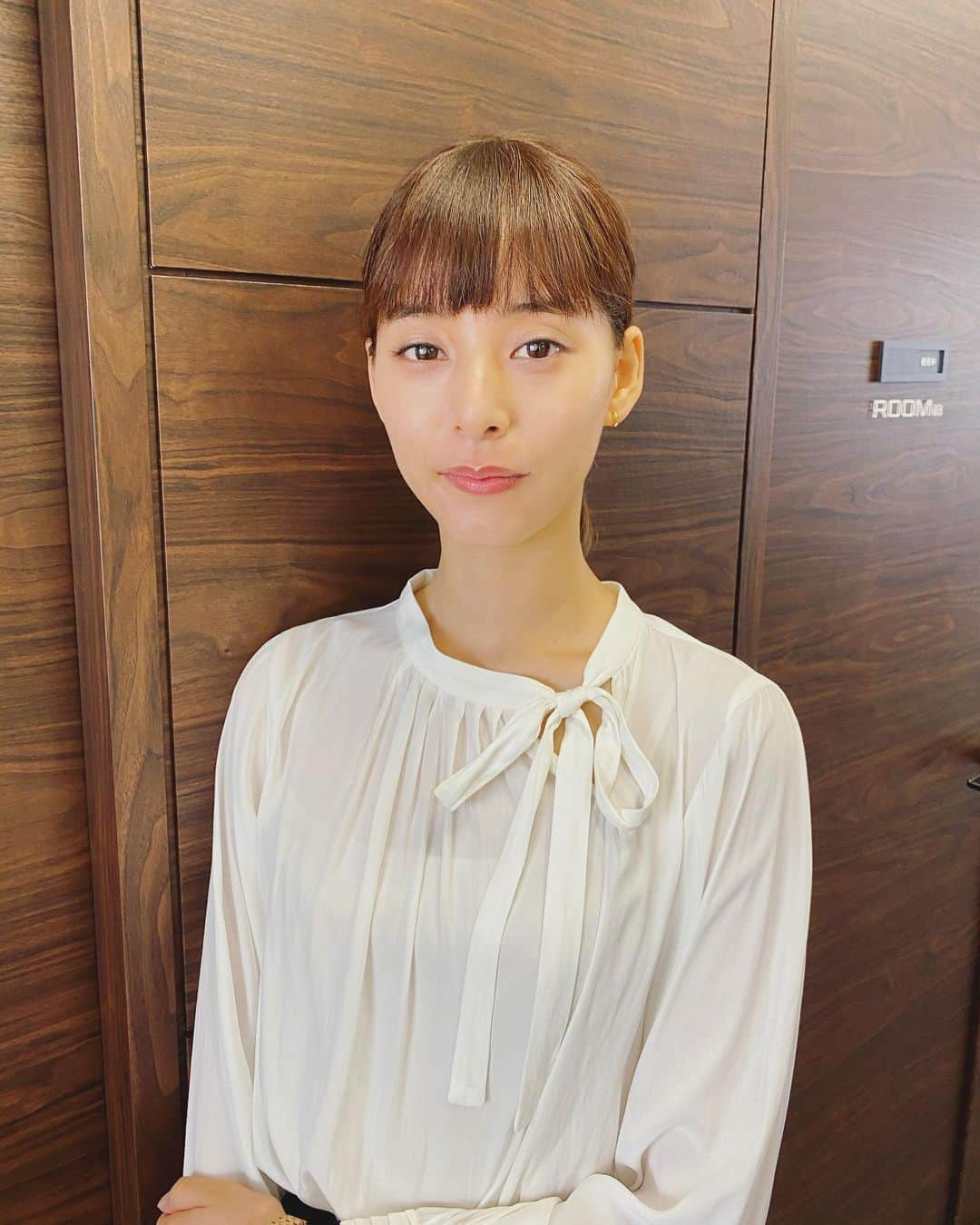 新木優子さんのインスタグラム写真 - (新木優子Instagram)「本日、8月31日(月)夜9時から 『SUITS/スーツ2』第8話の放送です！  数年前の設定のシーンがあるのですがその中で真琴の数年前のヘアメイク、前髪が✨  ぜひご覧ください！」8月31日 17時53分 - yuuuuukko_