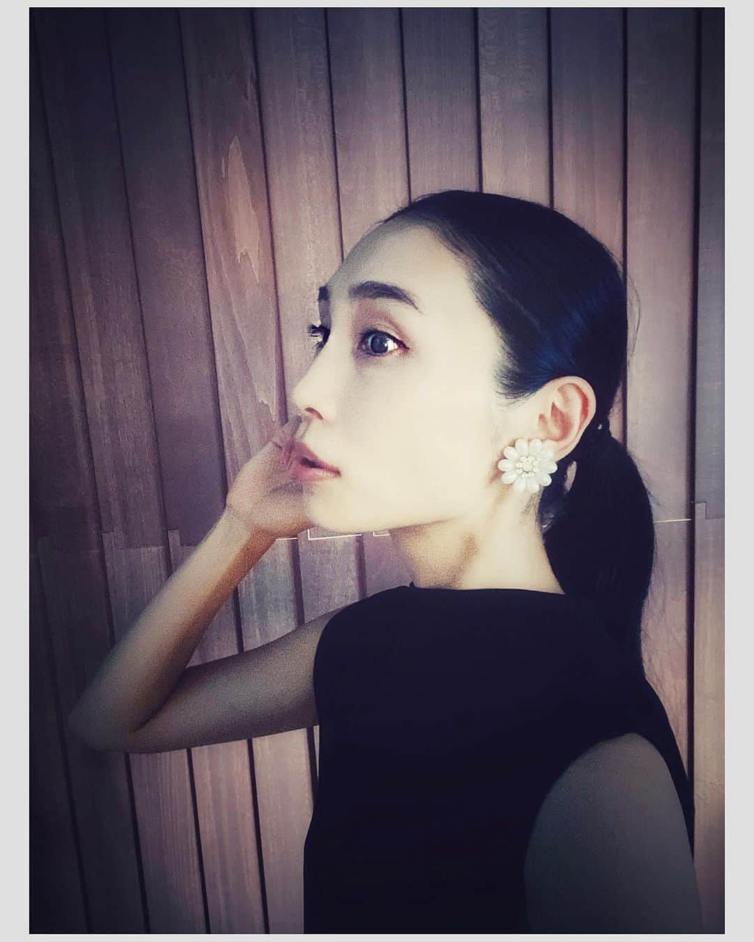 のインスタグラム：「🌝9月2日魚座満月＋天赦日に「変える」決断をしよう！🌝  9月2日の2:22に第2ハウスで魚座の満月を迎えるよ〜う🙌  こんなに2を強調してくるからこれは何かあるね(笑)  魚座は浄化力が強いので、環境、体、心を浄化することがオススメです。  そして天赦日も重なるから、この日に変えることを決断するのが大事。  あわせると、「体や心のリセットをする決断をする」と凄くうまくいく日ってこと♡ この日に健康で軽やかな生き方をする！って決めてファスティングの申し込みアクションをしてもいいのでは🌈  9月新月グループファスティングは 15〜17日ファスティング 18〜20日回復食 酵素ドリンク、LINEサポート付き 新月デクラレーションサポート  18,000円です💫  ちなみに前日の9月1日は一粒万倍日なので、この日に決断するのもおすすめ。 やったことが万倍にもなって返ってくるからね🔥  可愛いお花のイヤリングは @bleufume.info 🌼  @remes_meal ちゃんとおそろ😆🍋🍋  #満月 #🌝🌝 #2がキーポイント #魚座満月は浄化強め #決断しよう #新月ファスティングしよう #サポートしまっせ #デクラレーションもしよう #みんなで書いたら具現化も早い✏️ #ファスティング指導 #ファスティングサポート #デトックスしよ」