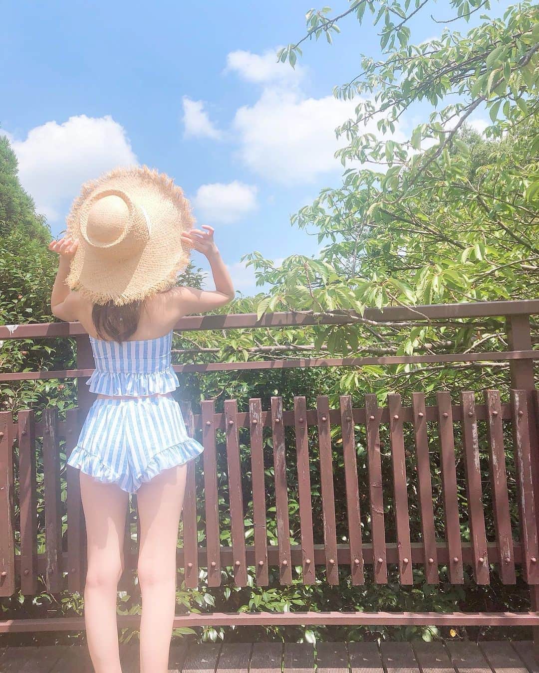 のインスタグラム：「🌻🌻🌻﻿ ﻿ ﻿ 8月最終日なんて信じられない…﻿ ﻿ 本当今年はあっという間🌍﻿ ﻿ 8月は終わるけど﻿ まだまだ暑いし﻿ もう少し夏を満喫したいなぁ🌱﻿ ﻿ ﻿ 水鉄砲ではしゃいだプール🏊‍♀️﻿ 楽しかった〜🥳﻿ ﻿ ﻿ #夏休み　#holiday ﻿ #夏 #summer #旅行 #travel #japan ﻿ #有馬温泉 #vacation #instagood #trip ﻿ #有馬なつぞら大作戦 #summervacation #happy #プール #水着 #fashion #おでかけ #旅 #夏の思い出」
