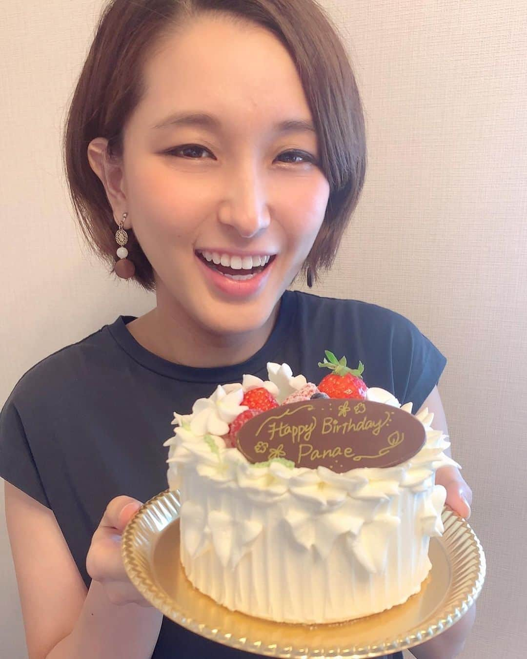 ぱにゃえさんのインスタグラム写真 - (ぱにゃえInstagram)「ケーキでもお祝いしてもらった🎂 りえっくす、サイコロマン、ほっしーありがとう🥰🥰🥰 #atelieranniversary  #すんごい可愛い❤️  #8月終わってしまう」8月31日 18時07分 - panyaee