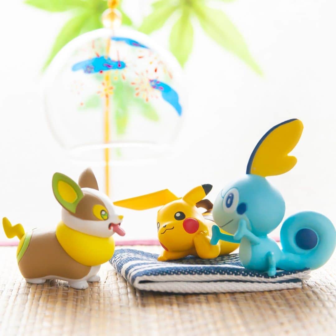 ピカチュウ公式Instagramさんのインスタグラム写真 - (ピカチュウ公式InstagramInstagram)「【今日のピカチュウ】 チリーン🎐✨ とっても素敵な音色で癒されるね☺🎵 #pikachu #sobble #yamper #pokemon #pikachu_snap #photooftheday #windchime #summer #ピカチュウ #メッソン #ワンパチ #ポケモン #風鈴 #夏」8月31日 18時00分 - pokemon_jpn