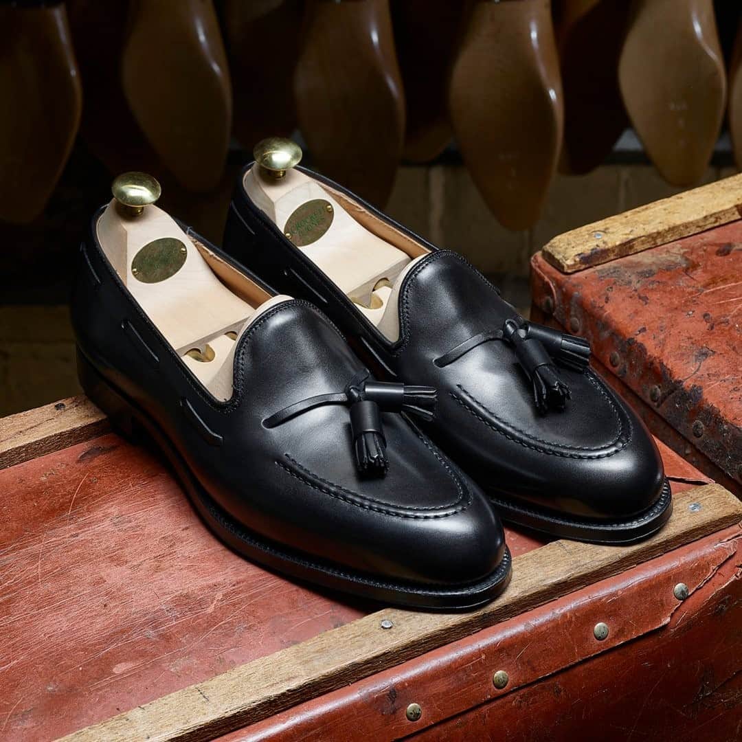 のインスタグラム：「Cavendish Black Calf  Last 325  City Sole . #crockettandjones #madetobeworn #cavendish #loafer」