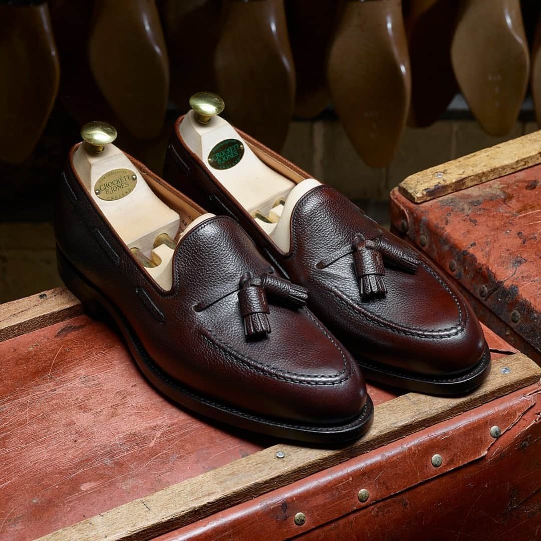 のインスタグラム：「Cavendish Dark Brown Pebble Grain  Last 325  City Sole . #crockettandjones #madetobeworn #cavendish #loafer」
