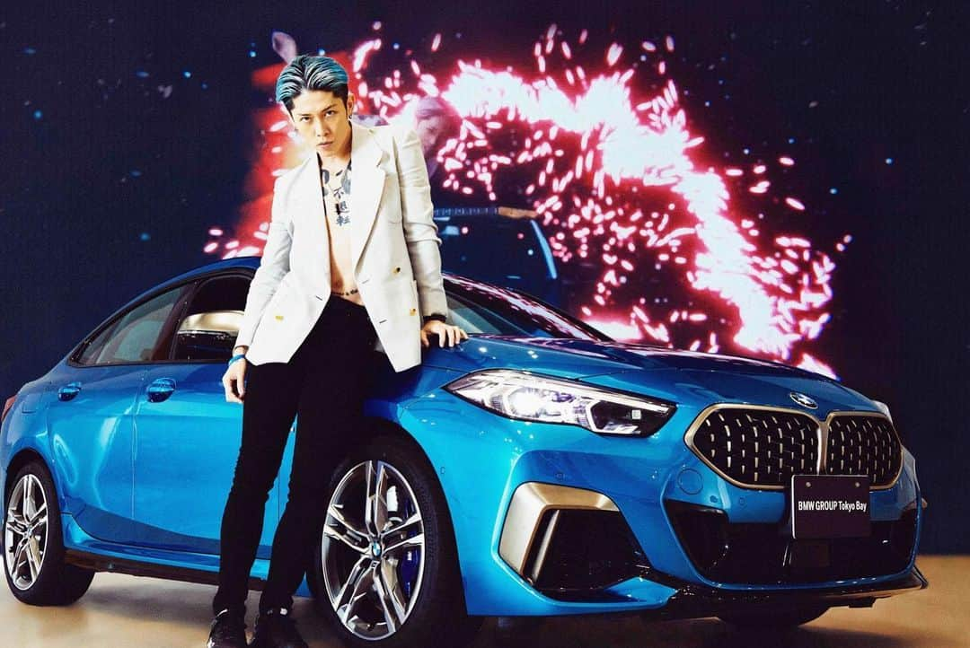 雅-MIYAVI-さんのインスタグラム写真 - (雅-MIYAVI-Instagram)「Drive the future. 未来を、駆け抜けよう。#Repost @bmwjapan ・・・ 世界的人気ギタリストMIYAVIさんのスペシャルコンテンツが公開中！ . 新曲のMVにBMWを登場させたMIYAVIさんの4000字にわたるロング・インタビューと撮り下ろし写真をぜひチェックしてください！ . BMWの情報サイト「BMW.com Japan」で詳細をご覧いただけます。 . #MIYAVI #THE2 #BMW #BMWJapan #駆けぬける歓び」8月31日 18時02分 - miyavi_ishihara