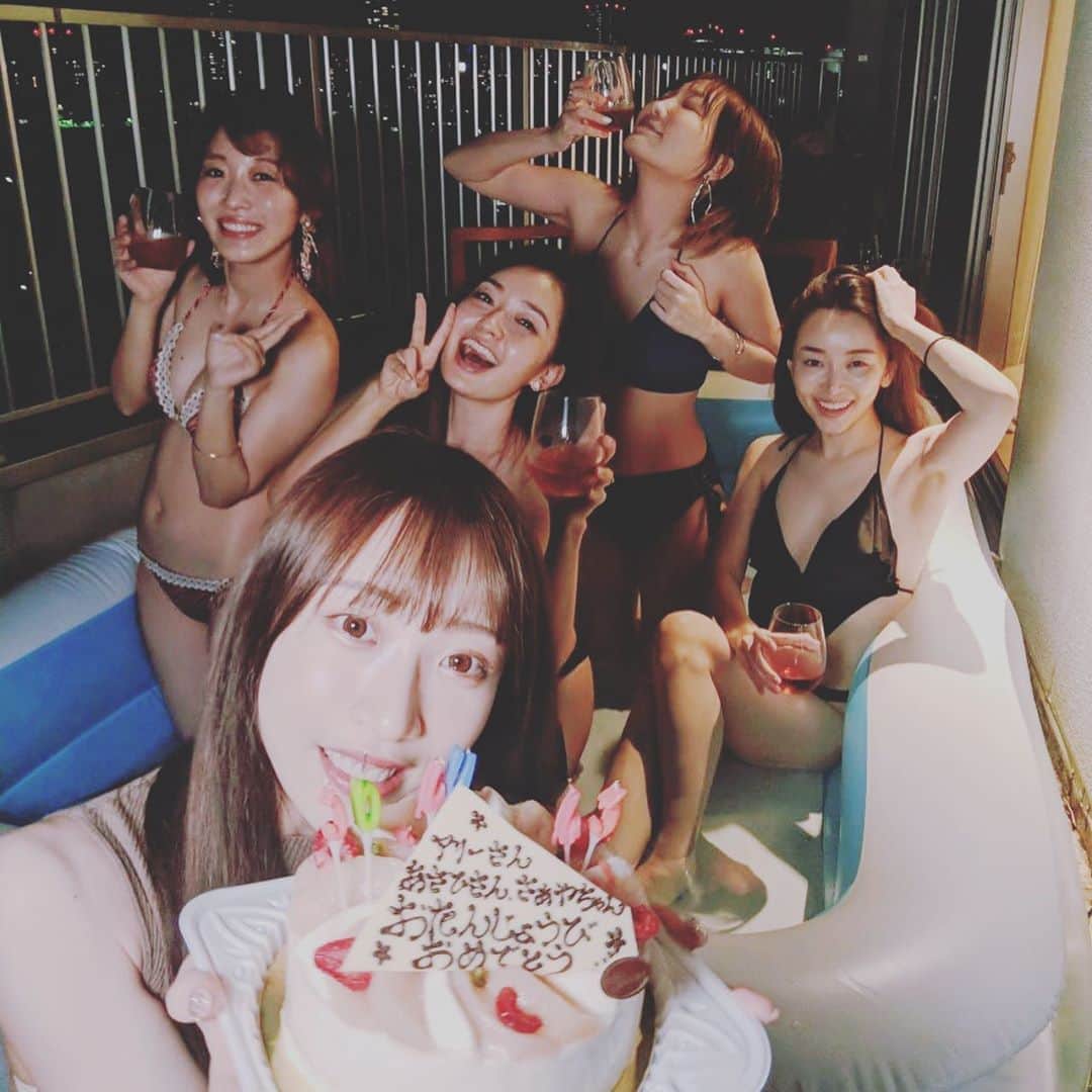 のインスタグラム：「あさひさんアリーさんさぁやちゃんお誕生日おめでとう！みんなでお祝いできてほんとに幸せだあ❤️❤️」