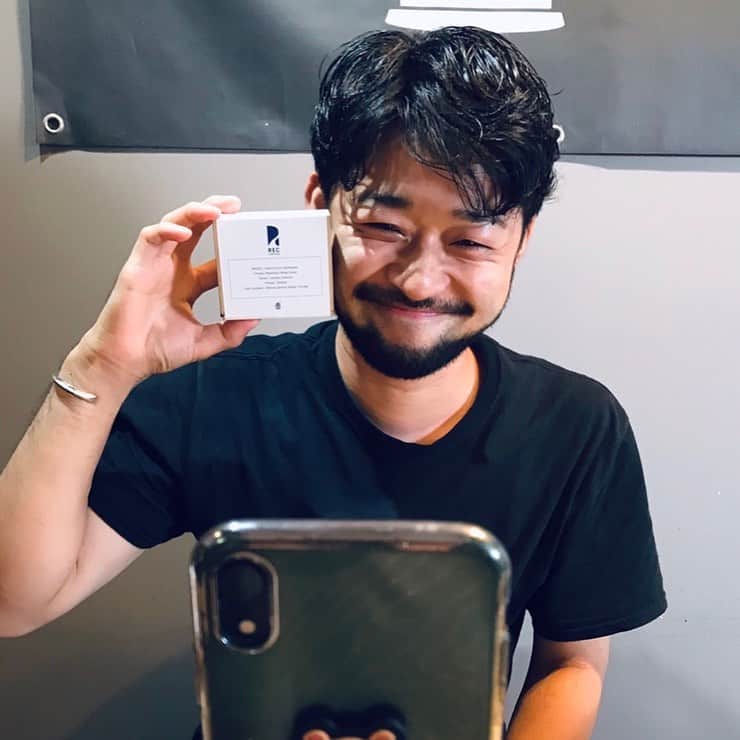 のインスタグラム：「.﻿ ☕️ Good Coffee Online Fest 05 ☕️﻿ 🎬Instagram Live📱﻿ ﻿ 一昨日に続き昨日の配信でもたくさんのご視聴やコメントありがとうございました🙇‍♀️ Good Coffee の大槻 (@yuji__otsuki) と計4ロースターのライブは如何でしたでしょうか？ 楽しいハプニングもあり、それぞれの個性や魅了が詰まったライブはIGTVでも視聴することができます📺 見逃した方も是非ご覧になってみてくださいね😊 ﻿ また、4ロースターのテイストが一度に楽しめるビーンズセットは9月2日まで @goodcoffeeme  の特設オンラインストアにて販売してますのでぜひチェックしてください！ (販売サイトはプロフィール画面の"InstaBio"内リンクより)  ＜#GCOF05 ロースター紹介＞﻿ PASSAGE COFFEE／東京﻿ (@passagecoffee) ﻿ ﻿ REC COFFEE／福岡﻿ (@rec_coffee)﻿ ﻿ PHILOCOFFEA／千葉﻿ (@philocoffea) ﻿ ﻿ TAKAMURA COFFEE ROASTERS／大阪﻿ (@takamura_coffee_roasters) ﻿」