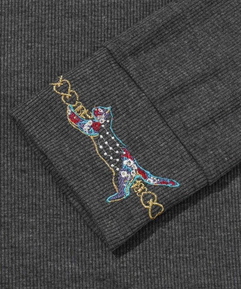ScoLar(スカラー) ネットショップさんのインスタグラム写真 - (ScoLar(スカラー) ネットショップInstagram)「秋のオシャレにぴったりなロンTが続々入荷中！  インナーとしてもトップスとしても使えちゃう🎵  リブ編みの素材の袖に、可愛い刺繍いり。 色によって猫、キノコ、ロゴの異なる刺繍がはいっています♡  重ね着して袖から柄をチラ見せするコーデがオススメ！  #scolar #isscolar #scolarparity #スカラー #イズスカラー #スカラーパリティ #scolarofficial #2020aw #scolar_ootd #ハデカワ #個性的 #着るアート #harajukukawaii #harajukustyle  #harajukufashion #kawaiigirl #coordinate #likeforlikes #インナー #tシャツコーデ #Tシャツ女子 #猫 #cat #猫好き #キノコ #きのこ #刺繍 #embroidery」8月31日 18時05分 - scolar_netshop