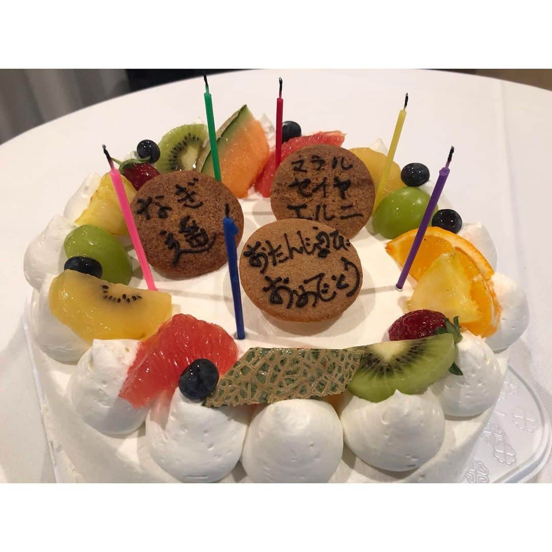 今井遥さんのインスタグラム写真 - (今井遥Instagram)「サンクスツアー栃木公演無事に終わりました💐 会場にお越しくださった皆様、ライブ配信で観てくださった皆様、 ありがとうございました！  昨日26歳最後の日を栃木で過ごし、今日27歳になりました。 現地では、休止期間中に誕生日を迎えたメンバーと一緒にお祝いをしていただき、 とても幸せな瞬間を過ごすことができました💕  皆様からの温かいメッセージもありがとうございました！ いつも応援してくださって本当に嬉しいです。 日々前進できるように頑張ります☺️ これからもよろしくお願いします✨  #浅田真央サンクスツアー ﻿ #maotour #栃木」8月31日 18時18分 - haruka_imai_831